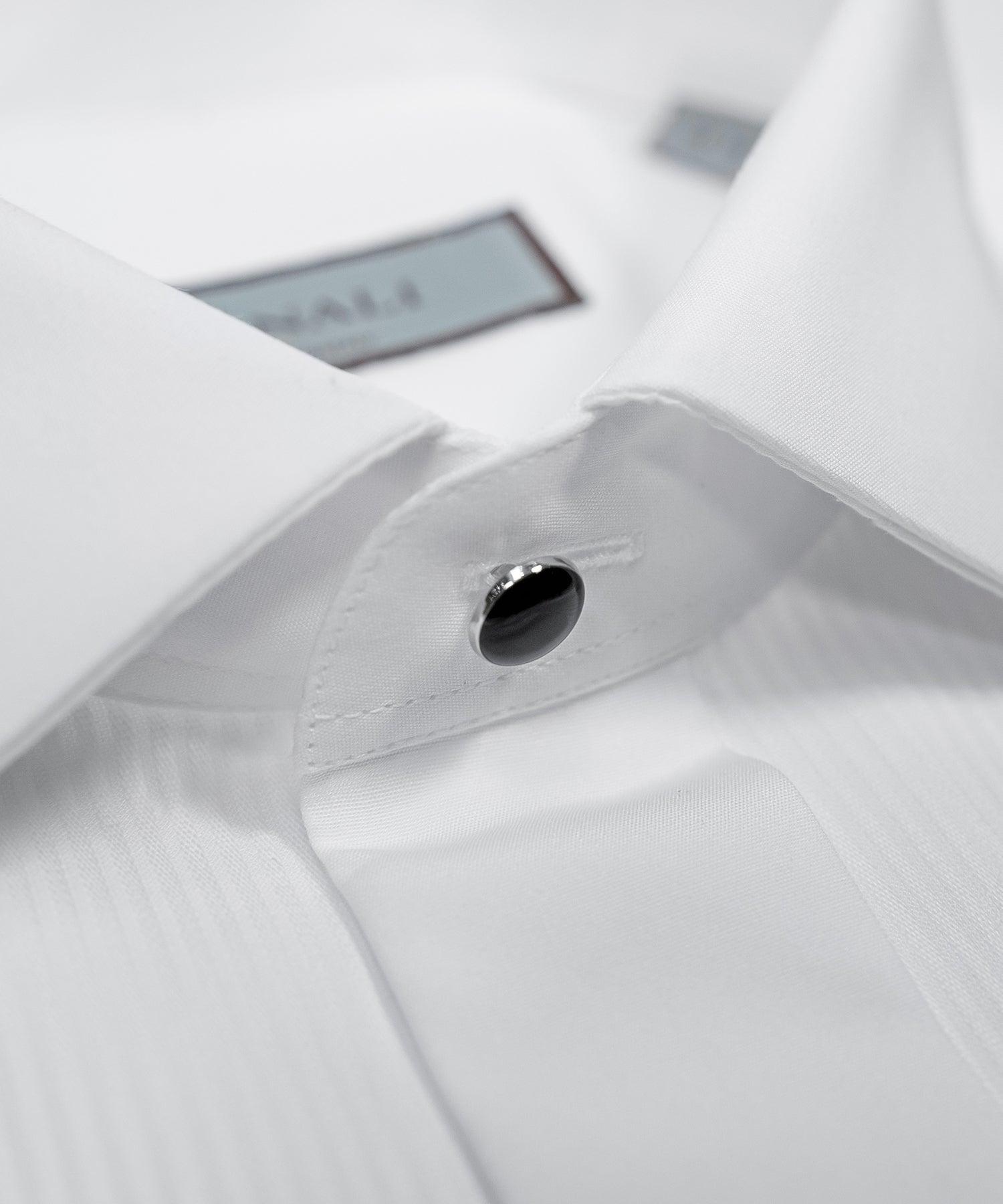WHITE TUX PLEATED SHIRT STUD