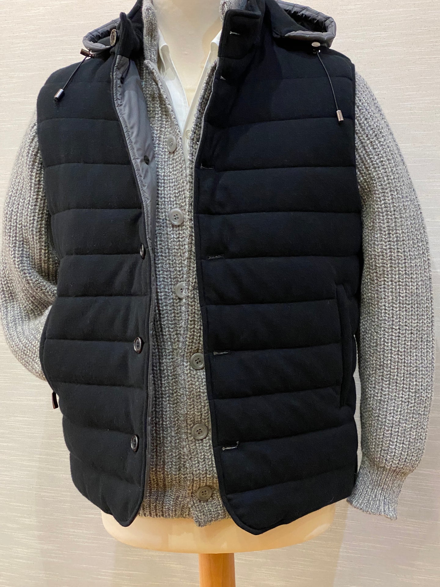 GILET/HOOD J36N35/N BLACK A372/CAPST