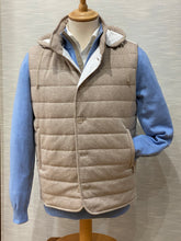 Load image into Gallery viewer, GILET WITH DETACHABLE HOOD BEIGE A355/CAP
