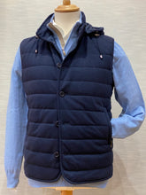 Load image into Gallery viewer, GILET DETACHABLE HOOD NAVY A3255/CAP
